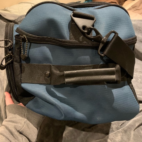 Eddie Bauer Large Duffel Bag - Picture 3 of 6